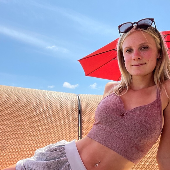 Meet your Posher, Kelli - Picture 1 of 1